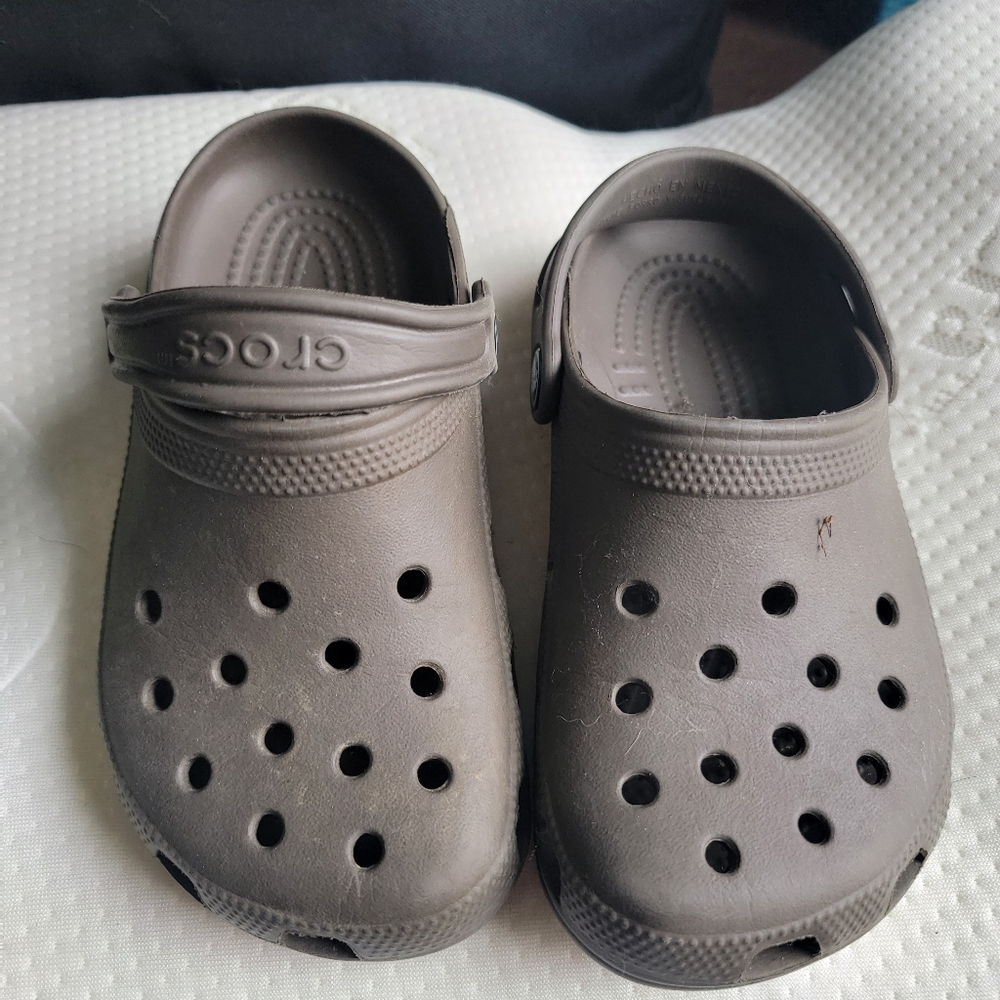 Boys crocs